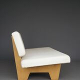 Canapé compact de style néerlandais avec base en bois. Années 1960.