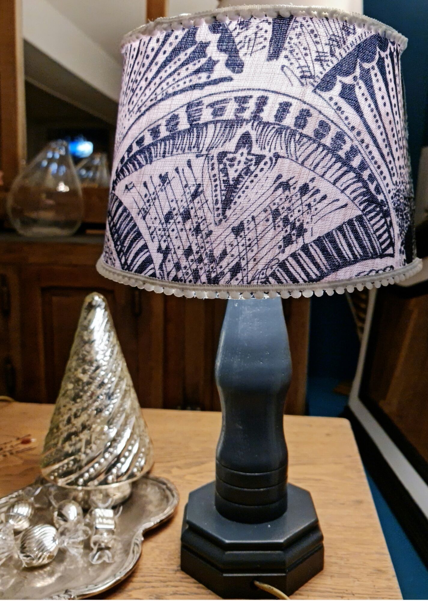 Lampe pied bois réalisé par ébéniste abat jour tissus créateur