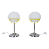 Paire de lampes de table Space Age métal chromé globe opaline. Années 70