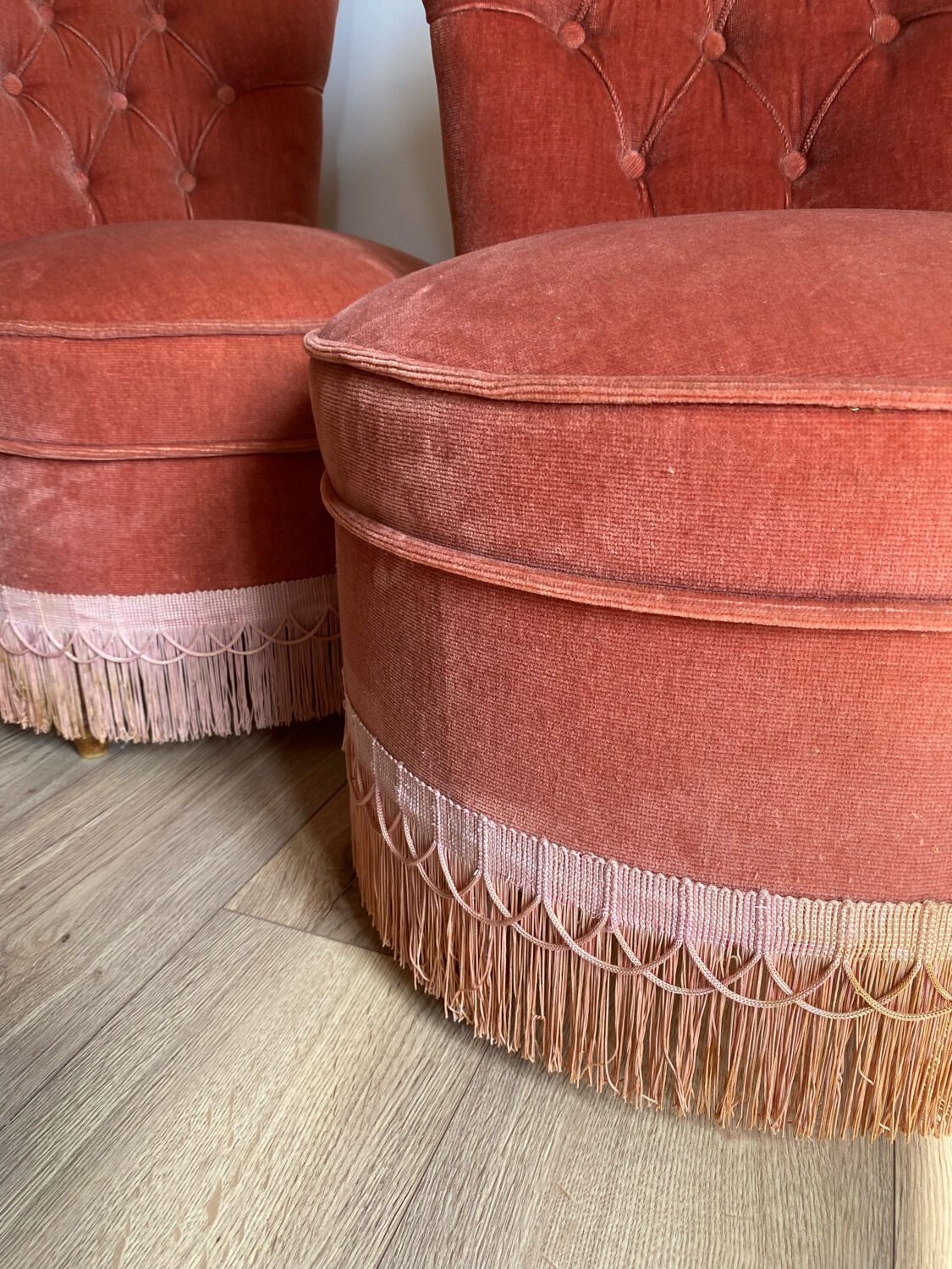 Set of 2 toad chairs
