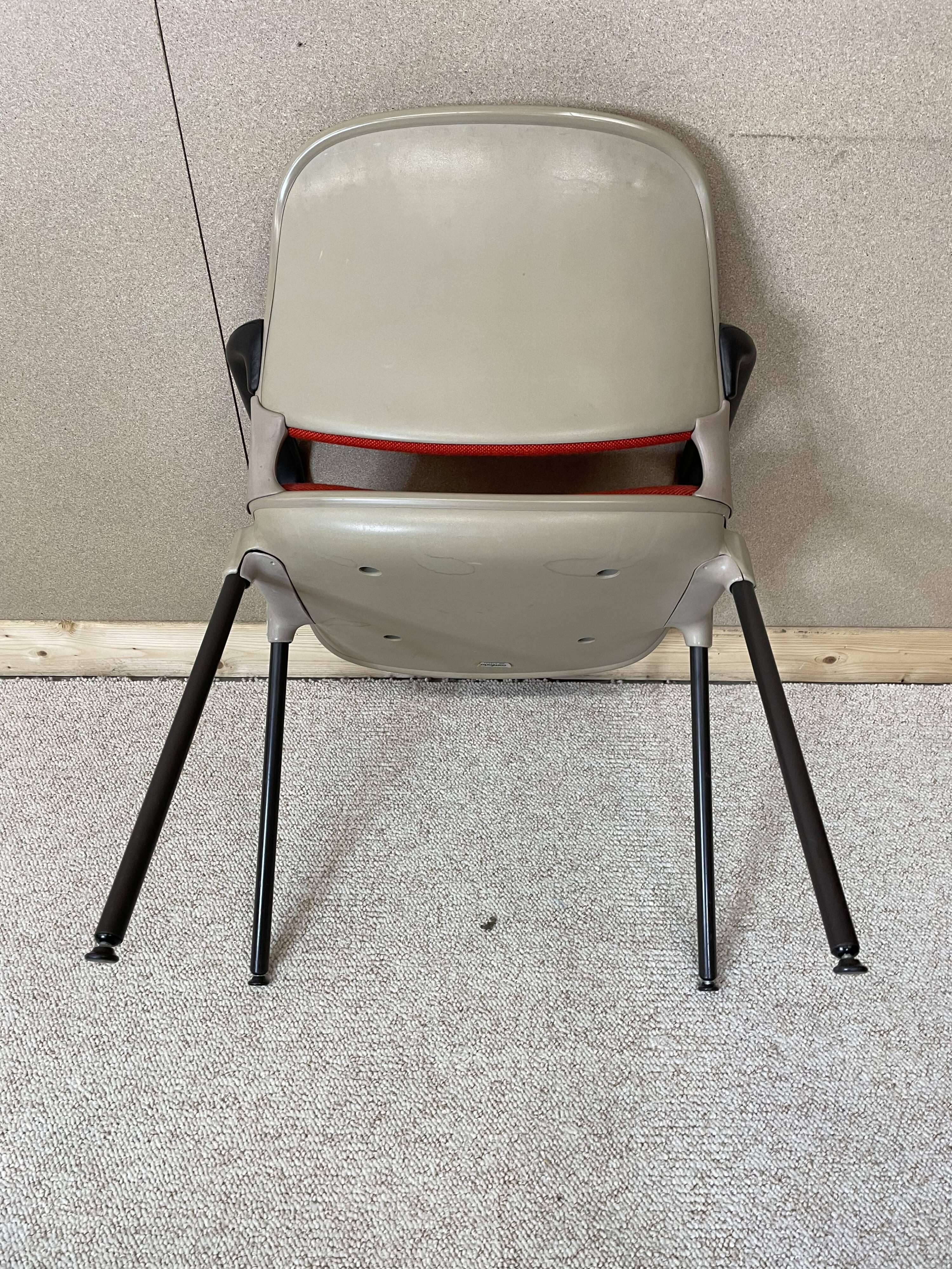 Armchair with armrests 70's Comforto