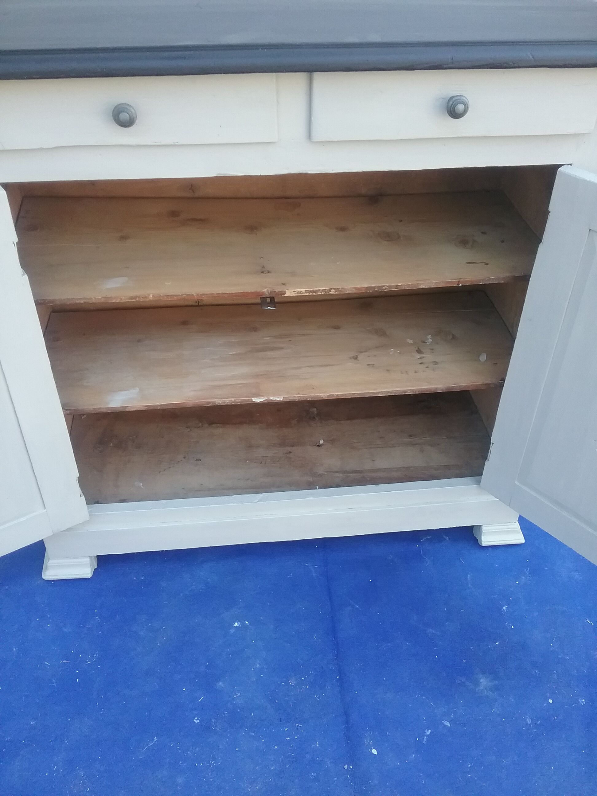 Buffet vintage gris