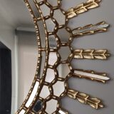 Miroir soleil en bois doré 65x75cm
