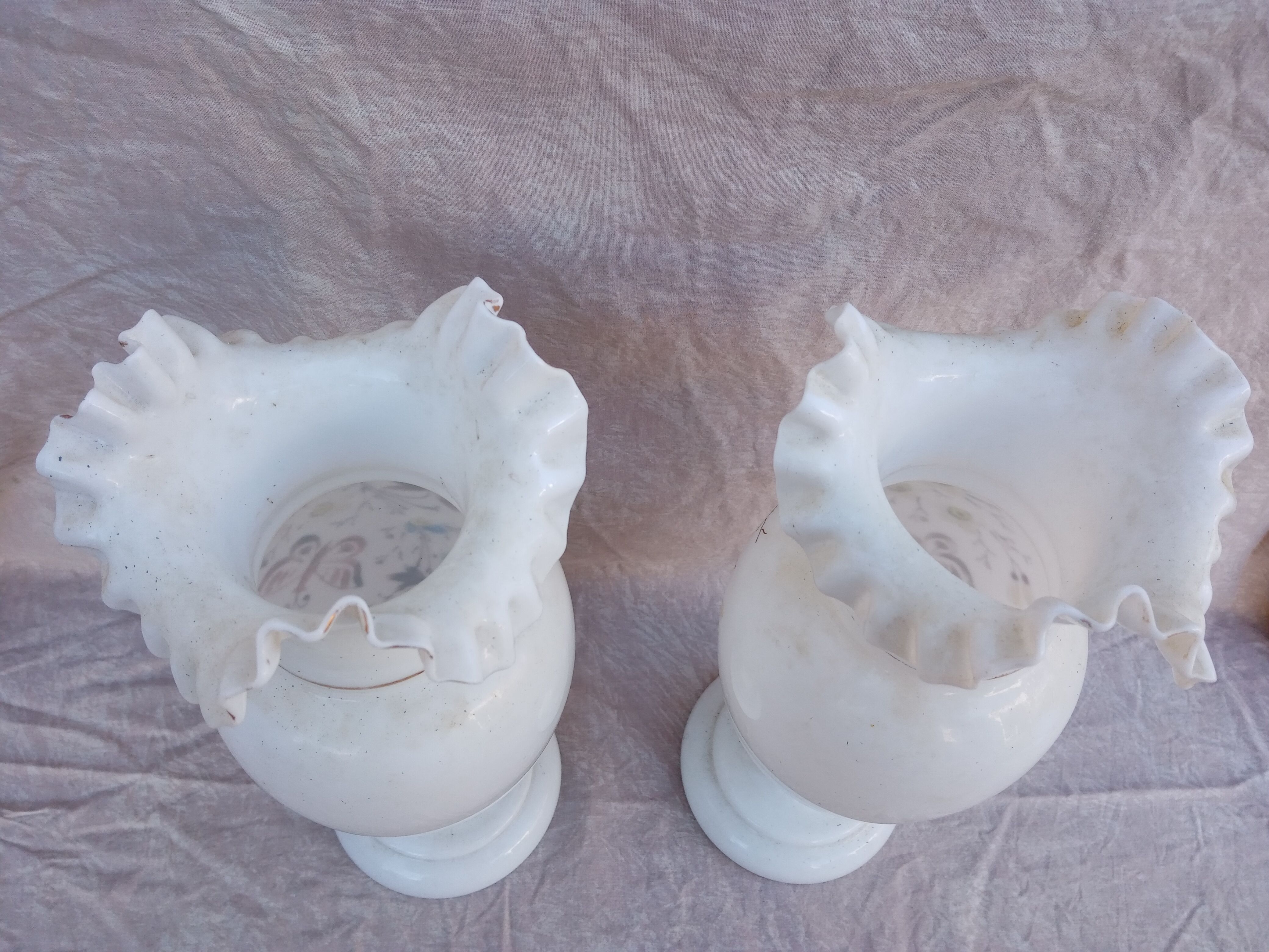Pair of vase in white opaline