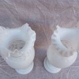 Paire de vases en opaline blanche