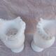 Paire de vases en opaline blanche