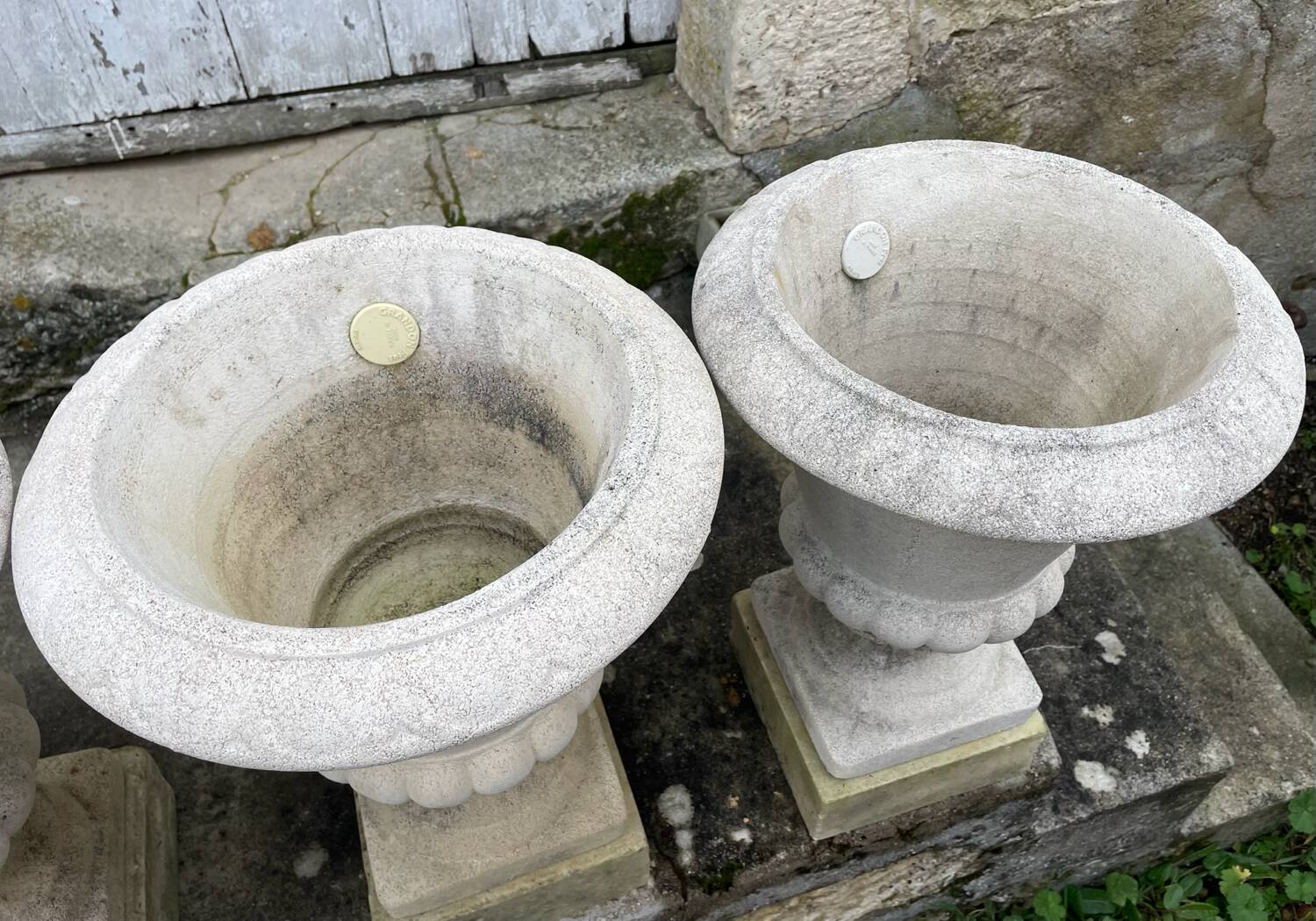 4 Médicis vases in concrete and 4 bases