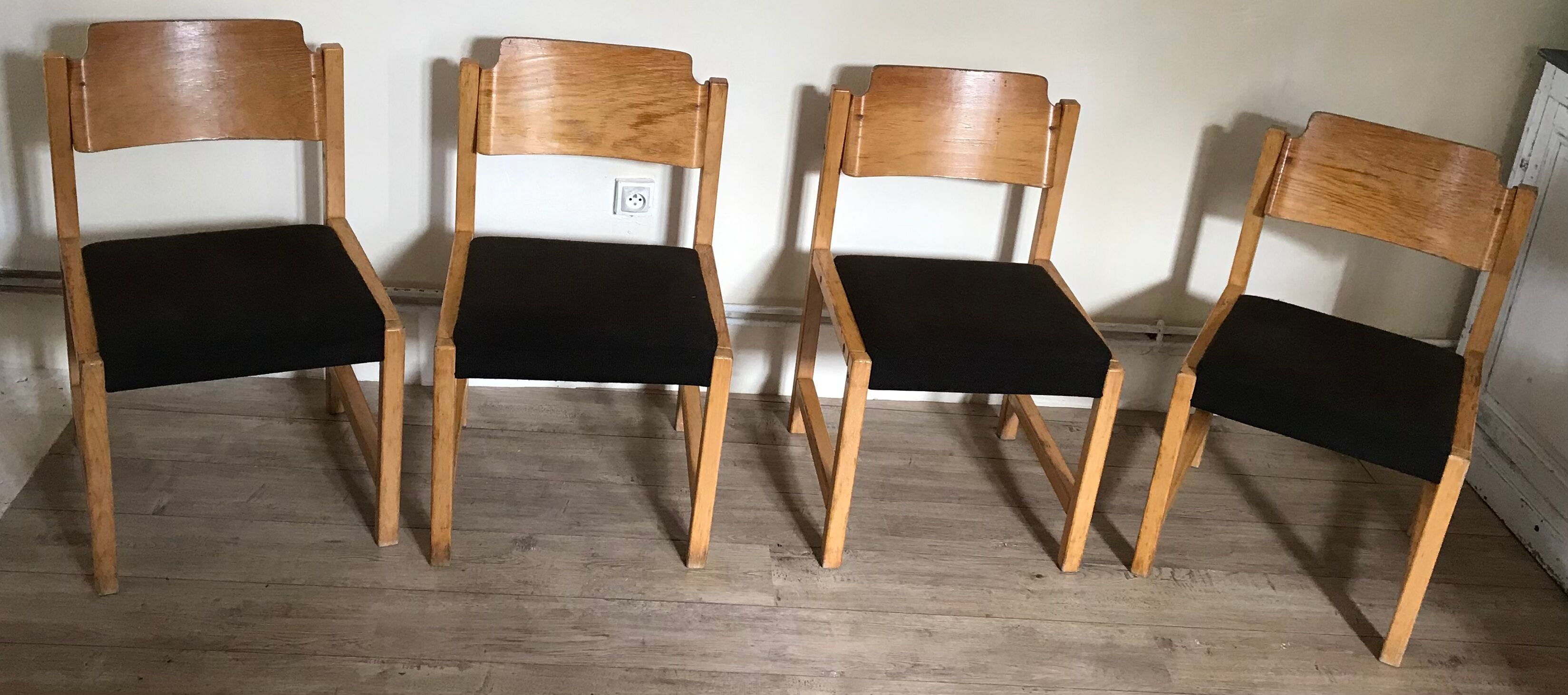 Set of 4 vintage chairs 1980's in beech, thermoformed on the back