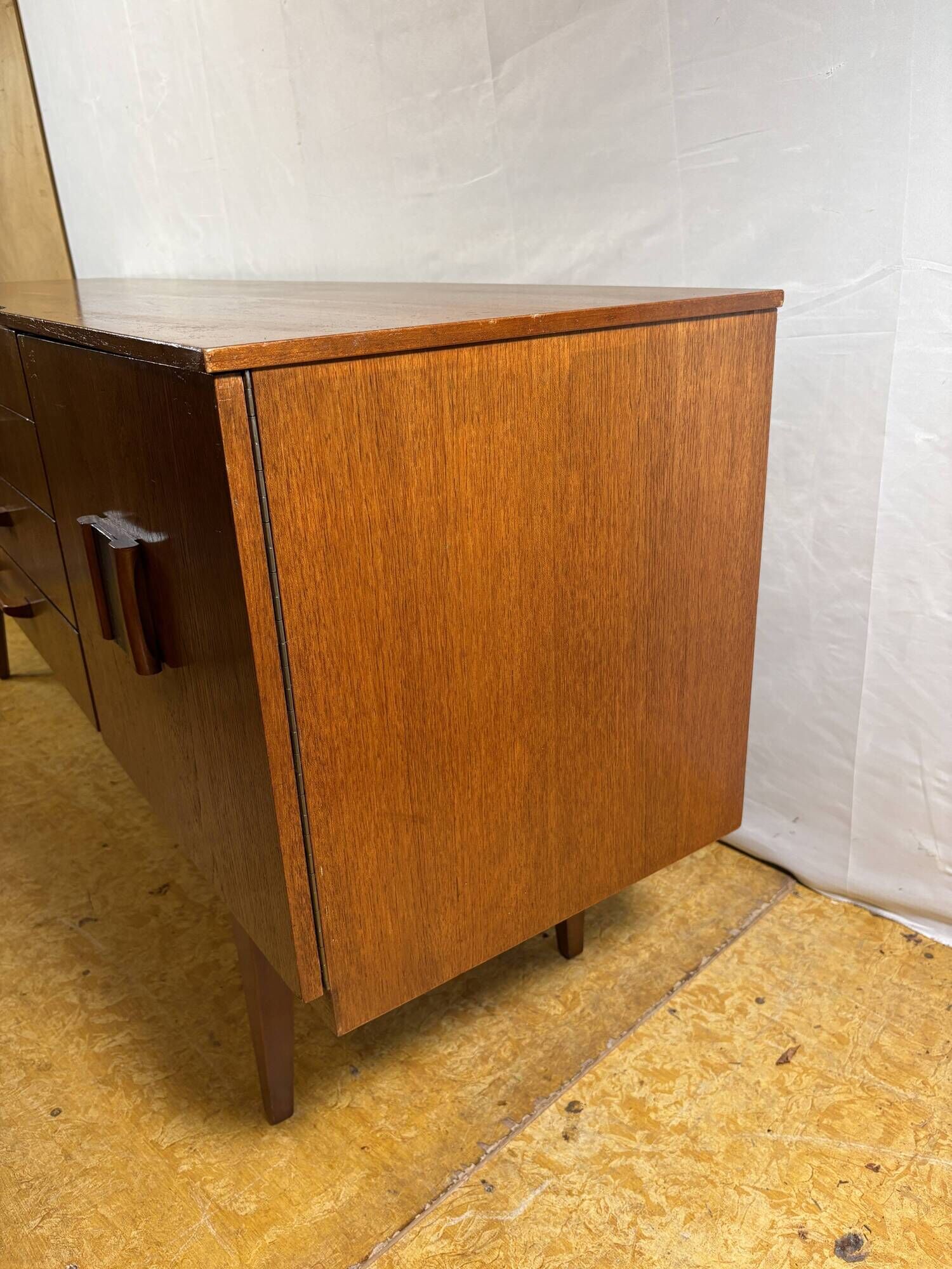 Mid Century Retro Vitnage Stunning Beautility Teak Sideboard – 1960s