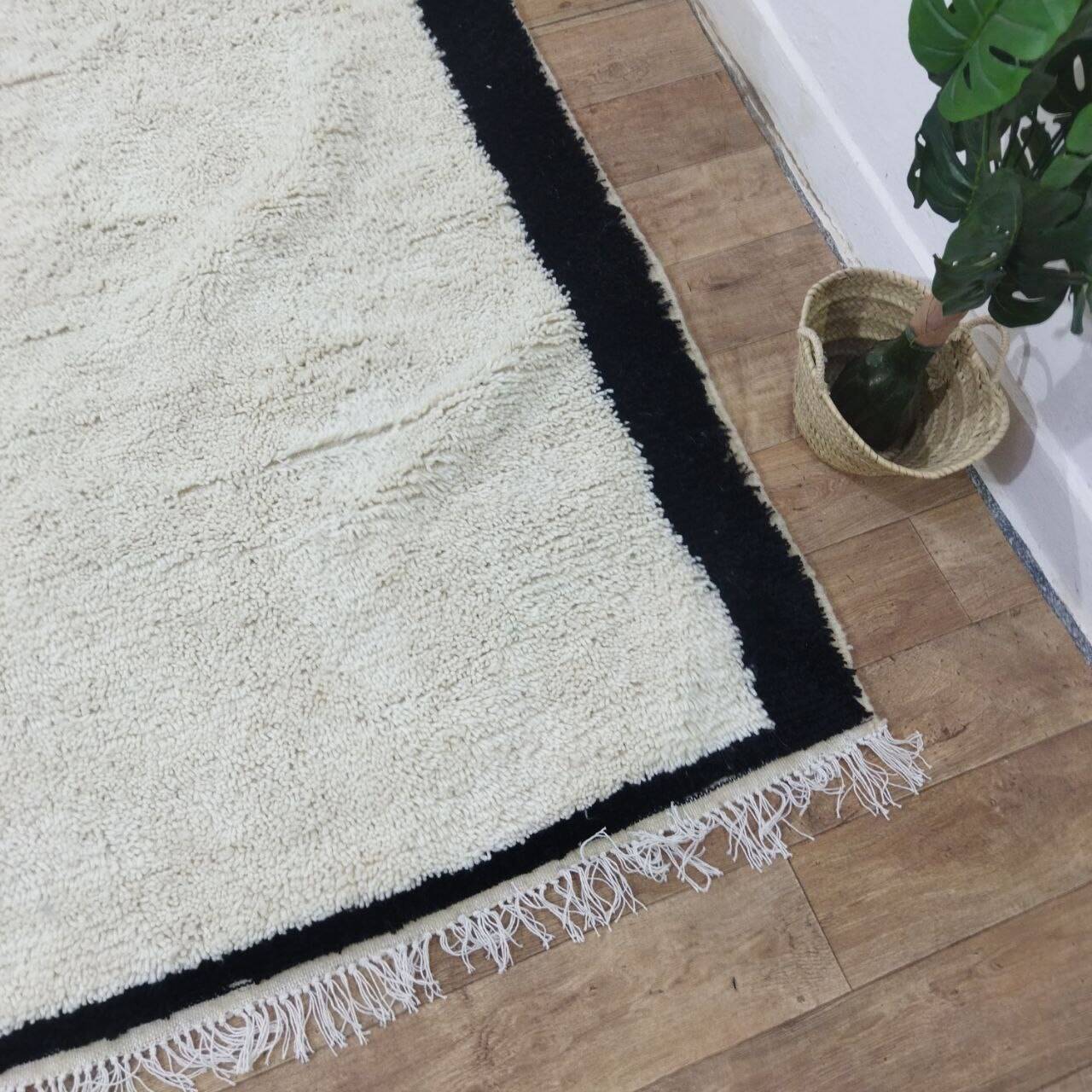 Azilal Vintage Rug 300x200 cm - Minimalist Design Cream and Black