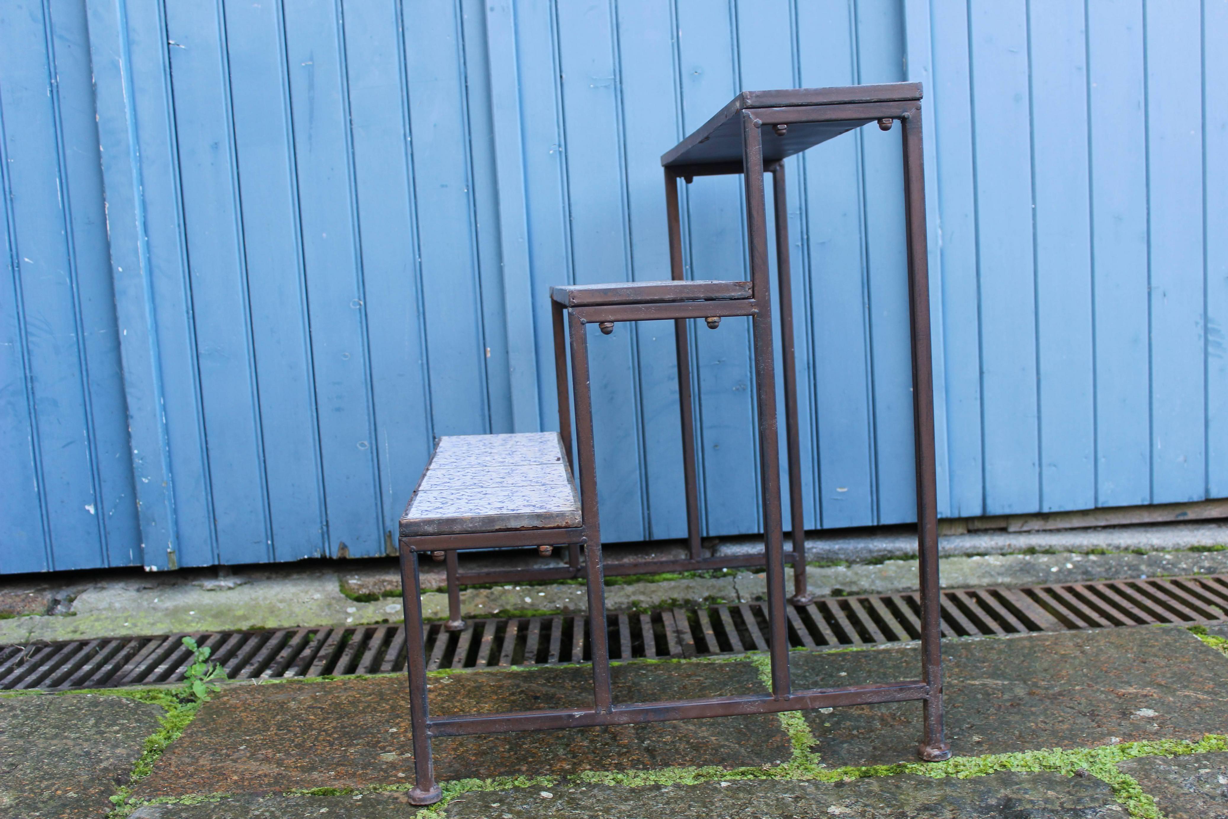 Outdoor flower shelf