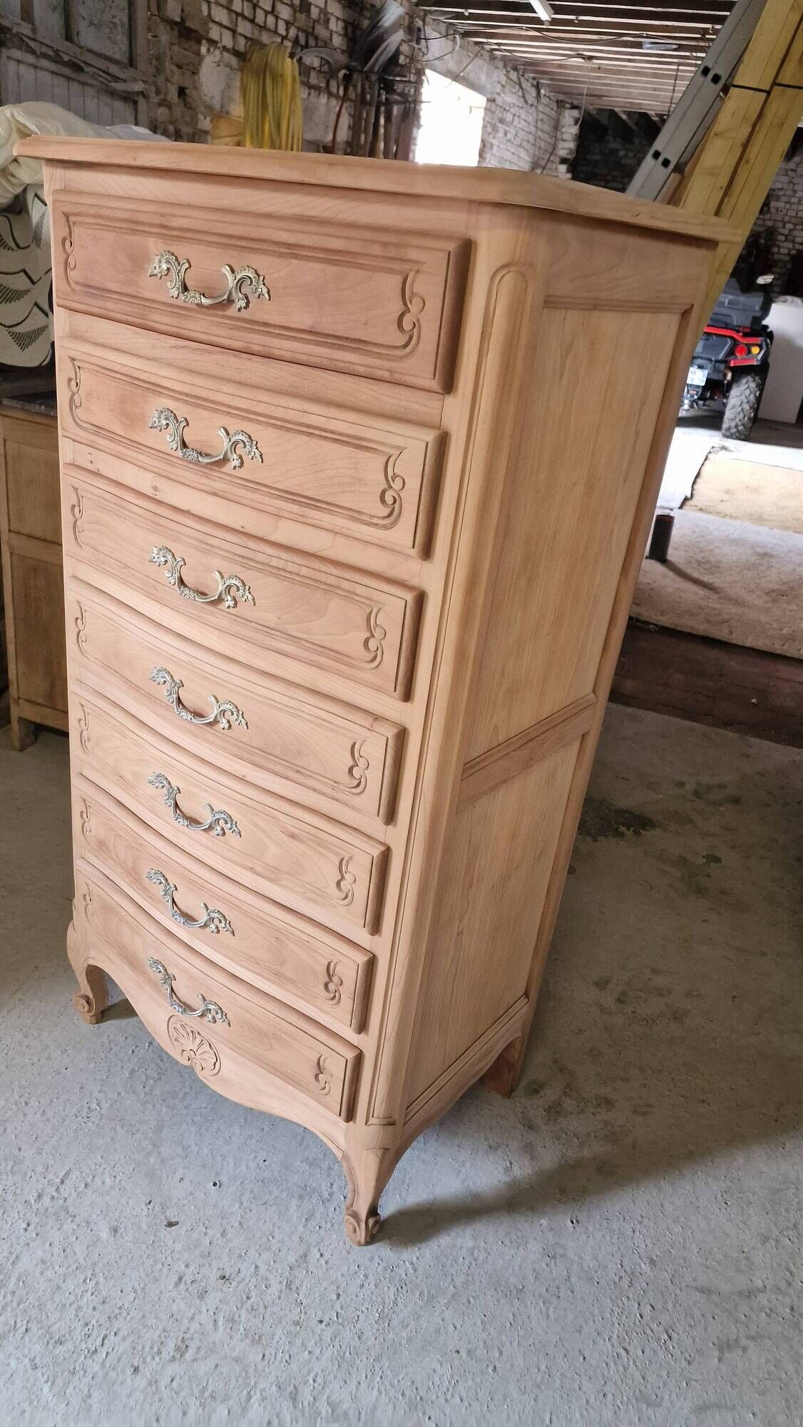 Solid wood chest of drawers