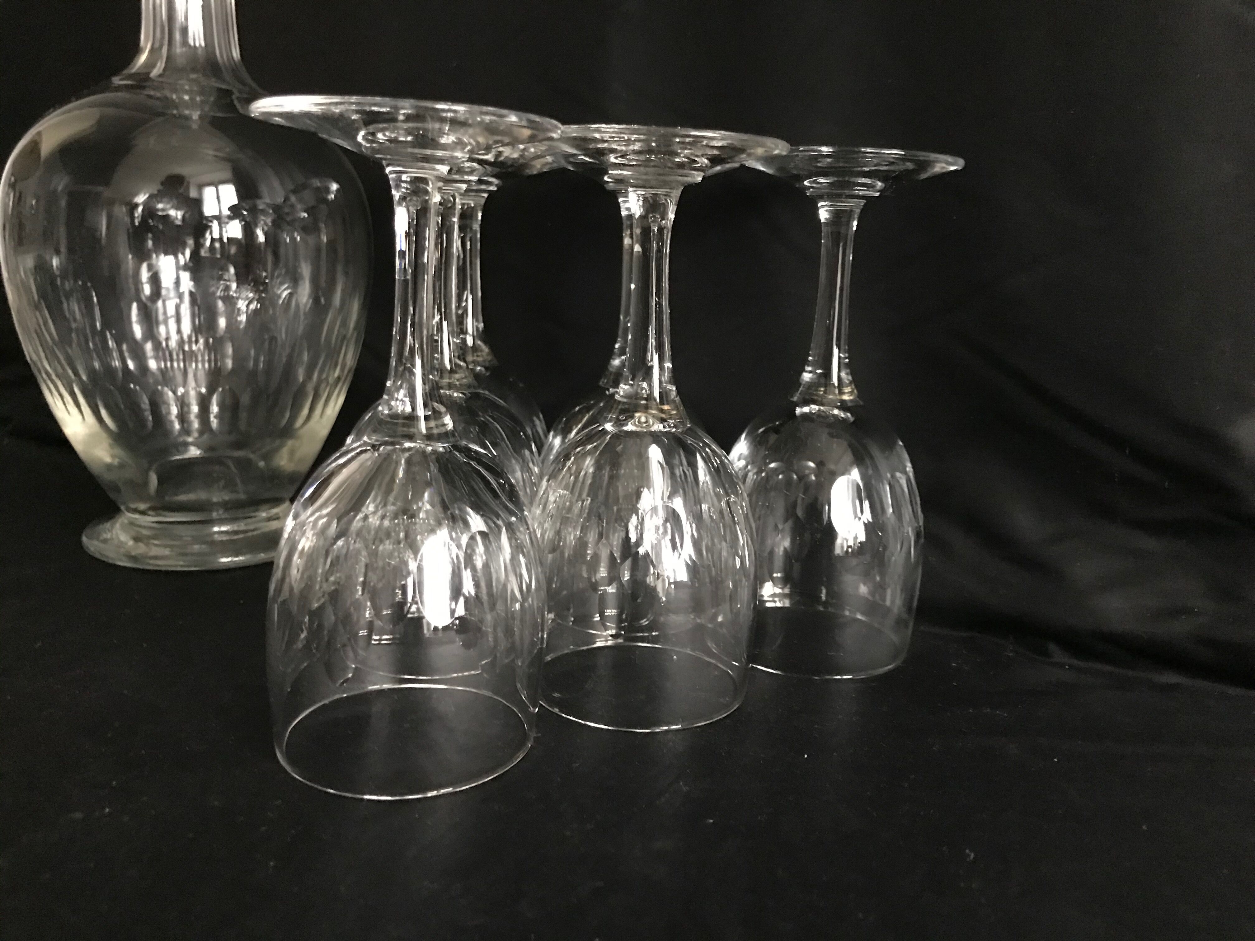 Set of 6 glasses and 1 carafe in style