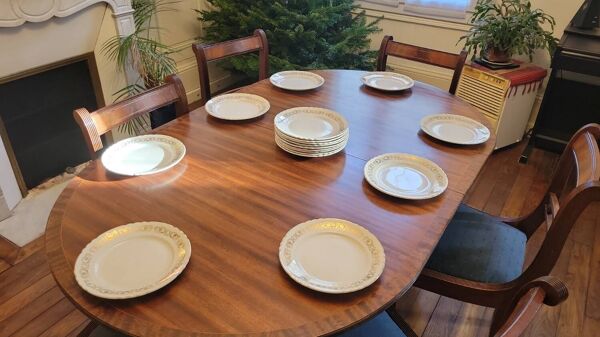 16 assiettes plates en porcelaine blanche et dorée d'Orchies