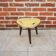Ancien guéridon tripode en bois et formica de style 50/60