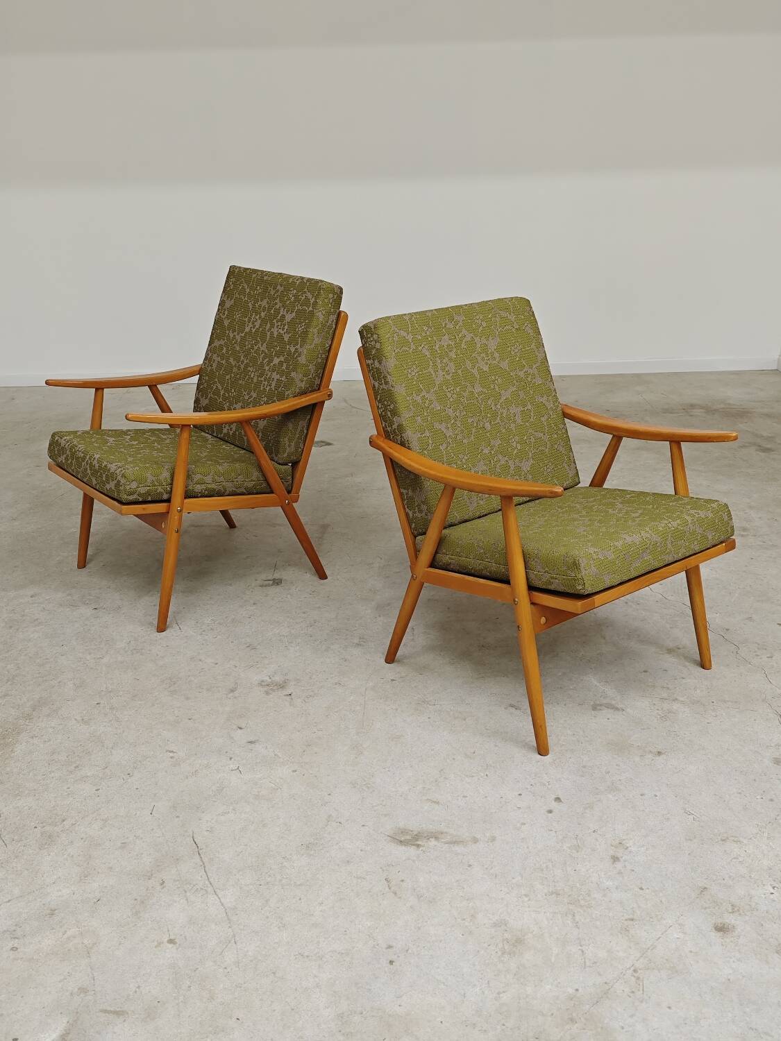 Pair of "boomerang" armchairs by Antonin Suman for Ton "Thonet" 1960