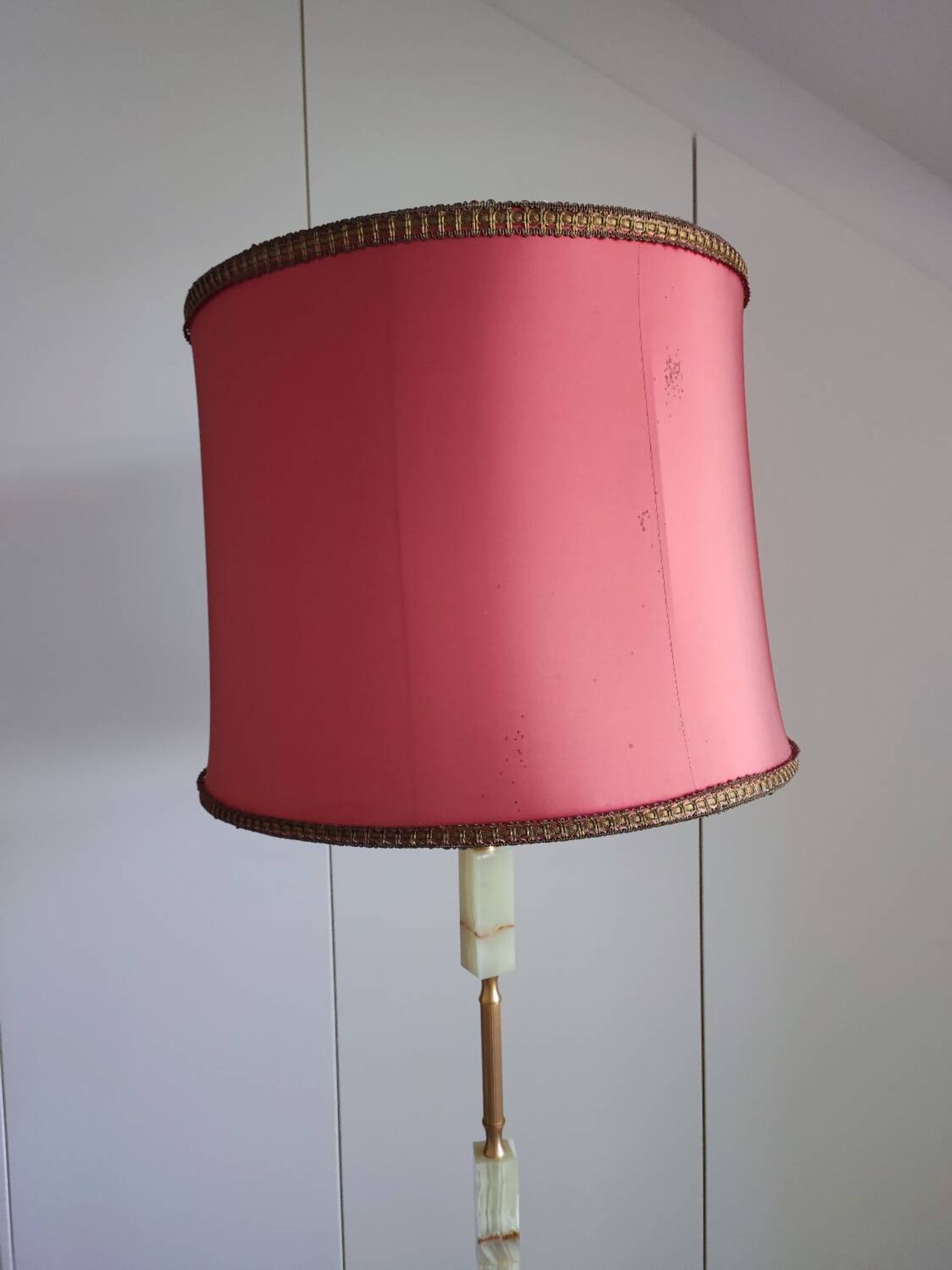 Lampadaire italien onyx et laiton