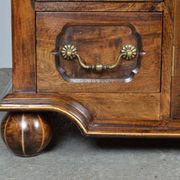 Buffet rustique en noyer ancien avec parquetterie incrustée, qualité vintage