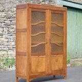 Armoire bois art déco avec vitre cathédrale, meuble de rangement bois, armoire vintage, déco