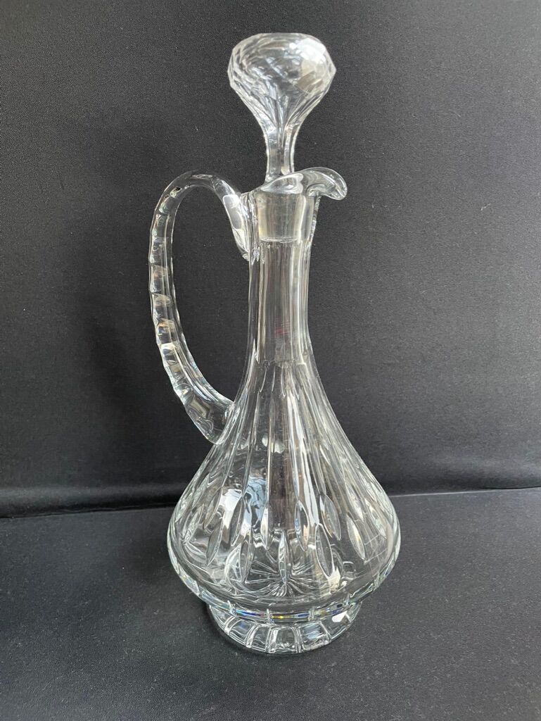 Decanter in blown and cut crystal