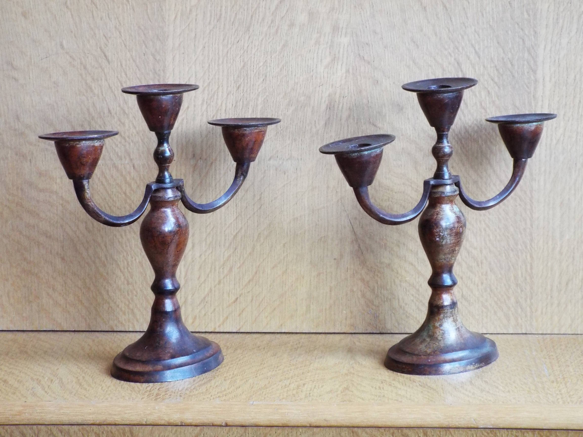 Pair of candlesticks in bronze