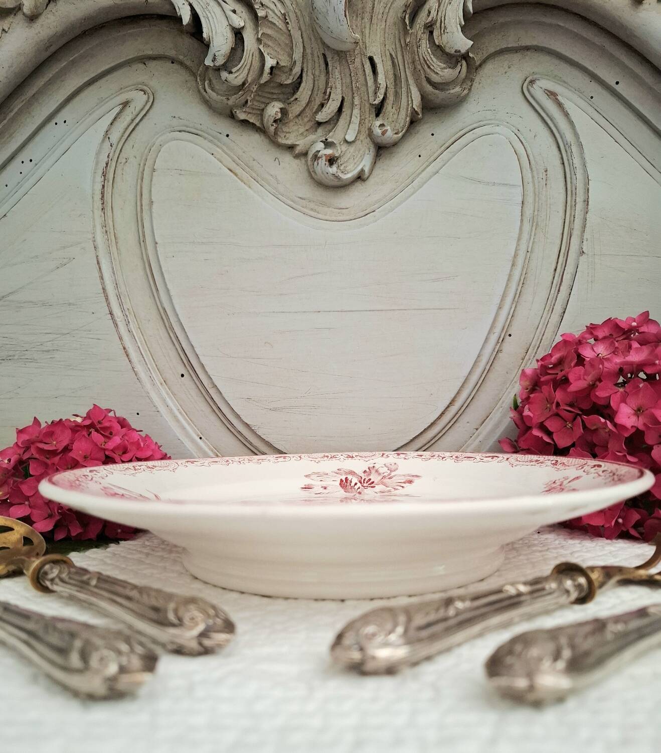 Antique mounted plate in ironstone earthenware.