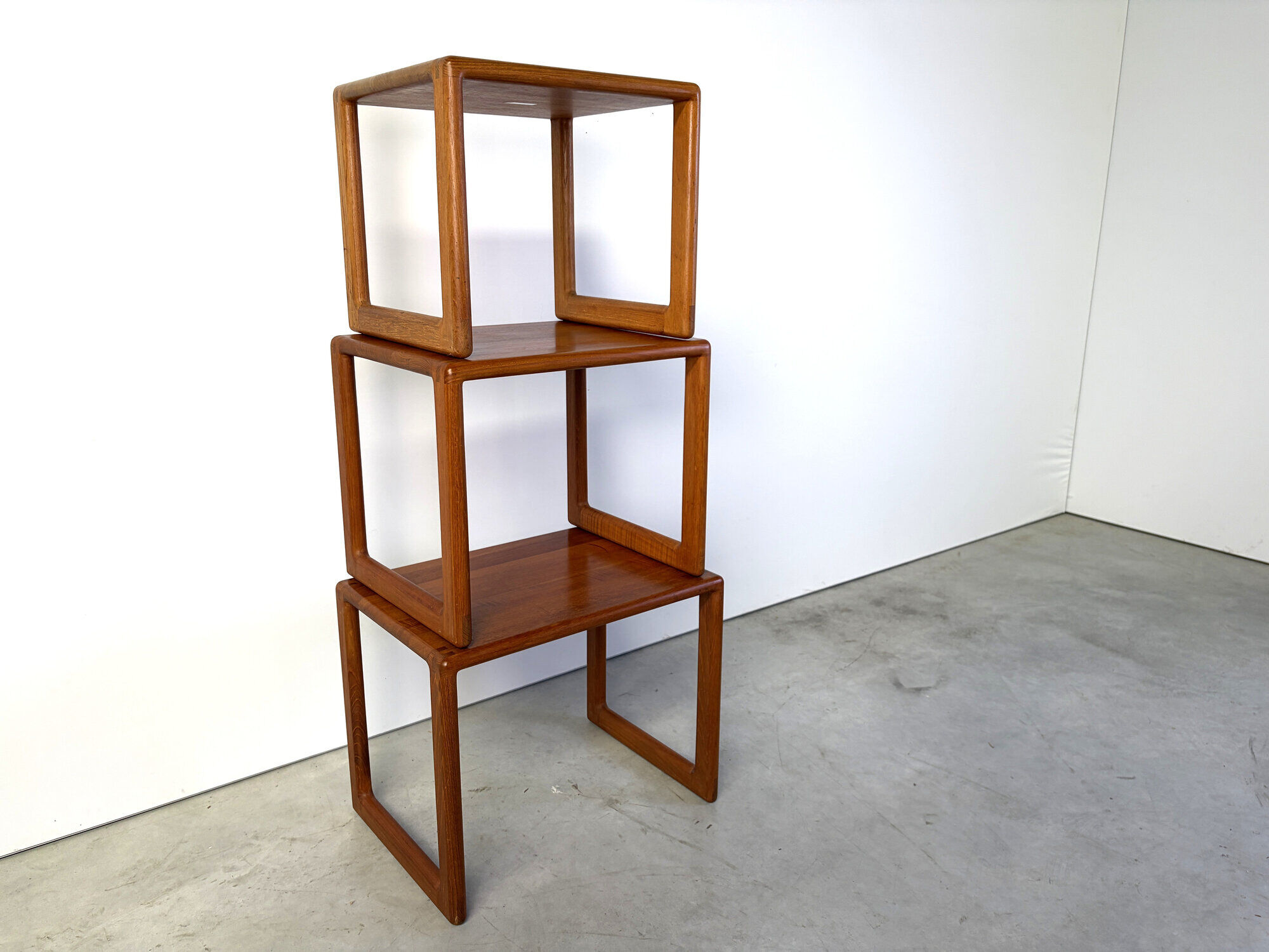 Tables gigognes en teck par Dyrlund, années 1960.