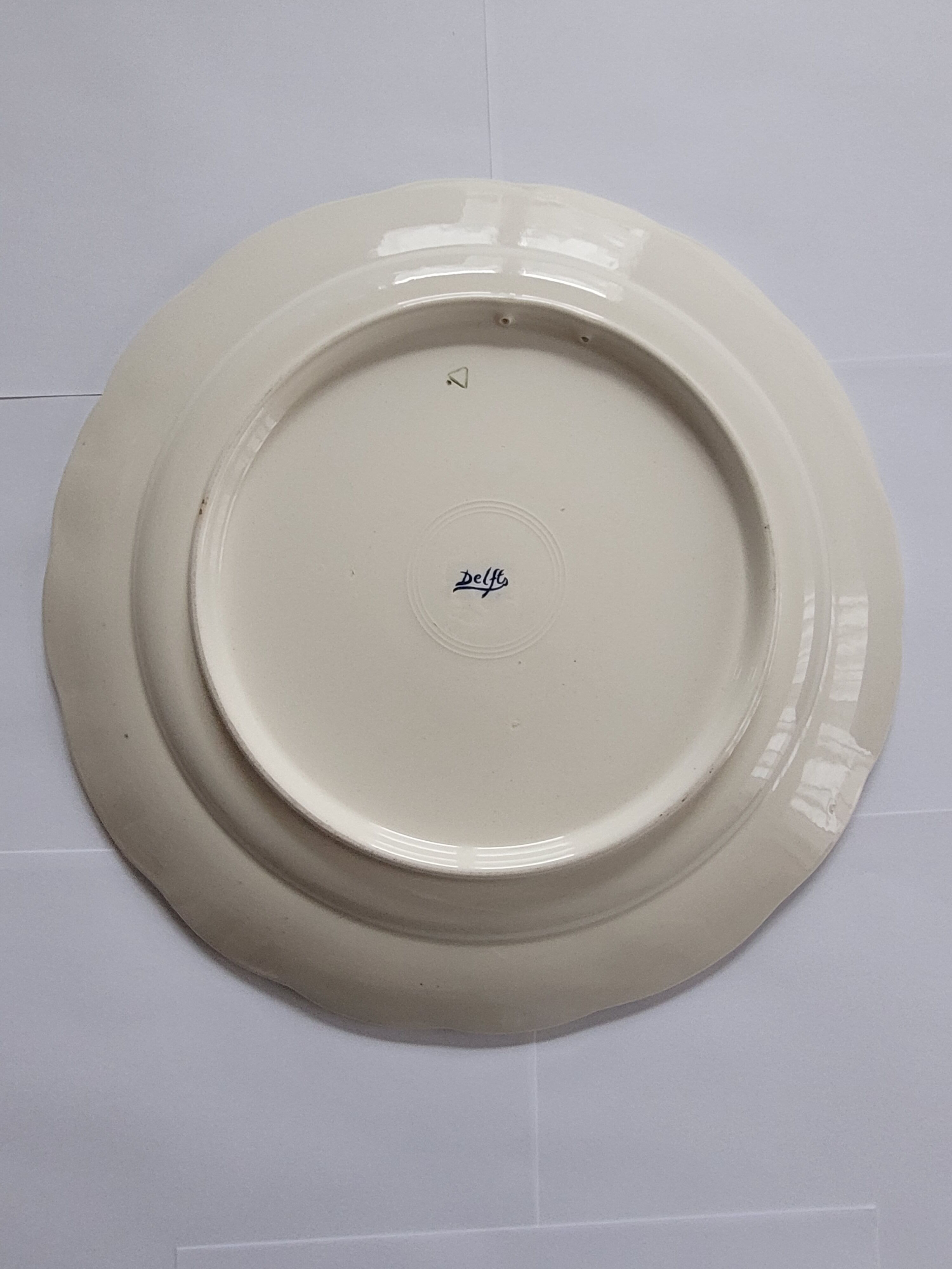 Large delfts dish