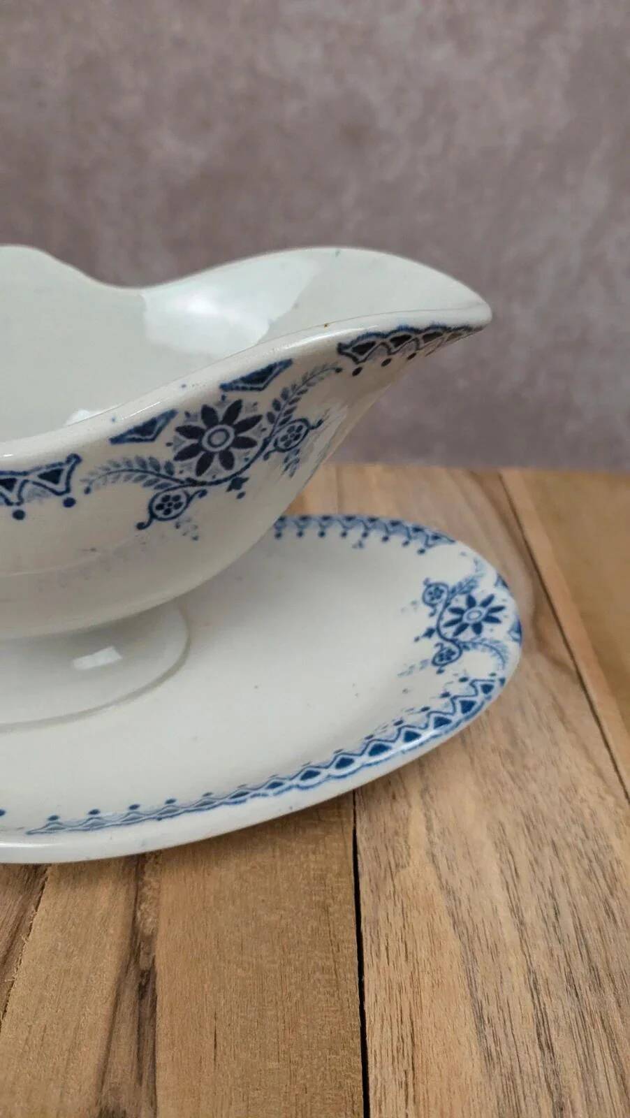 Antique sauce boat K&g Lunéville – Lunel model