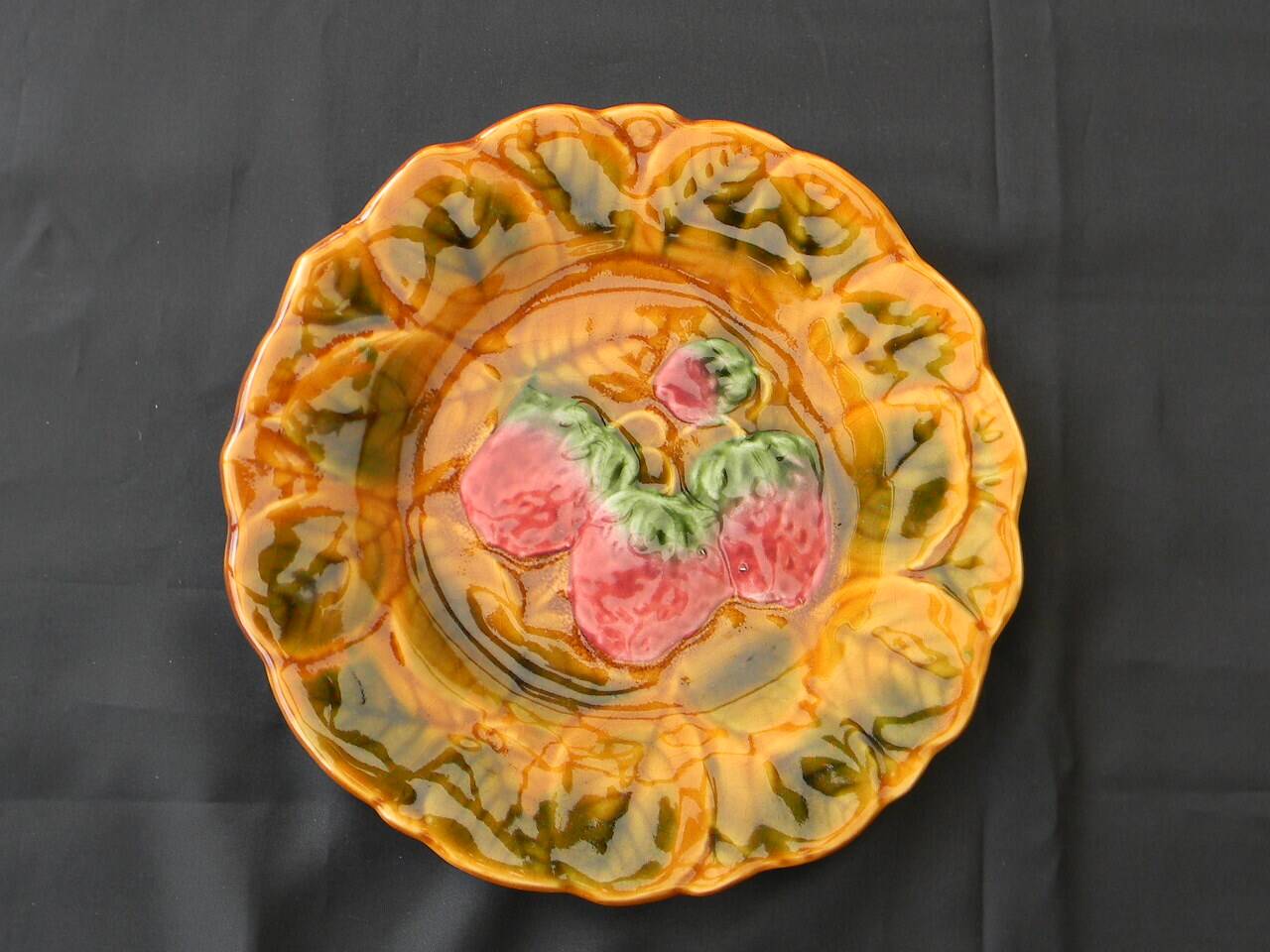6 dessert plates in Sarreguemines barbotine. Fruit decoration.