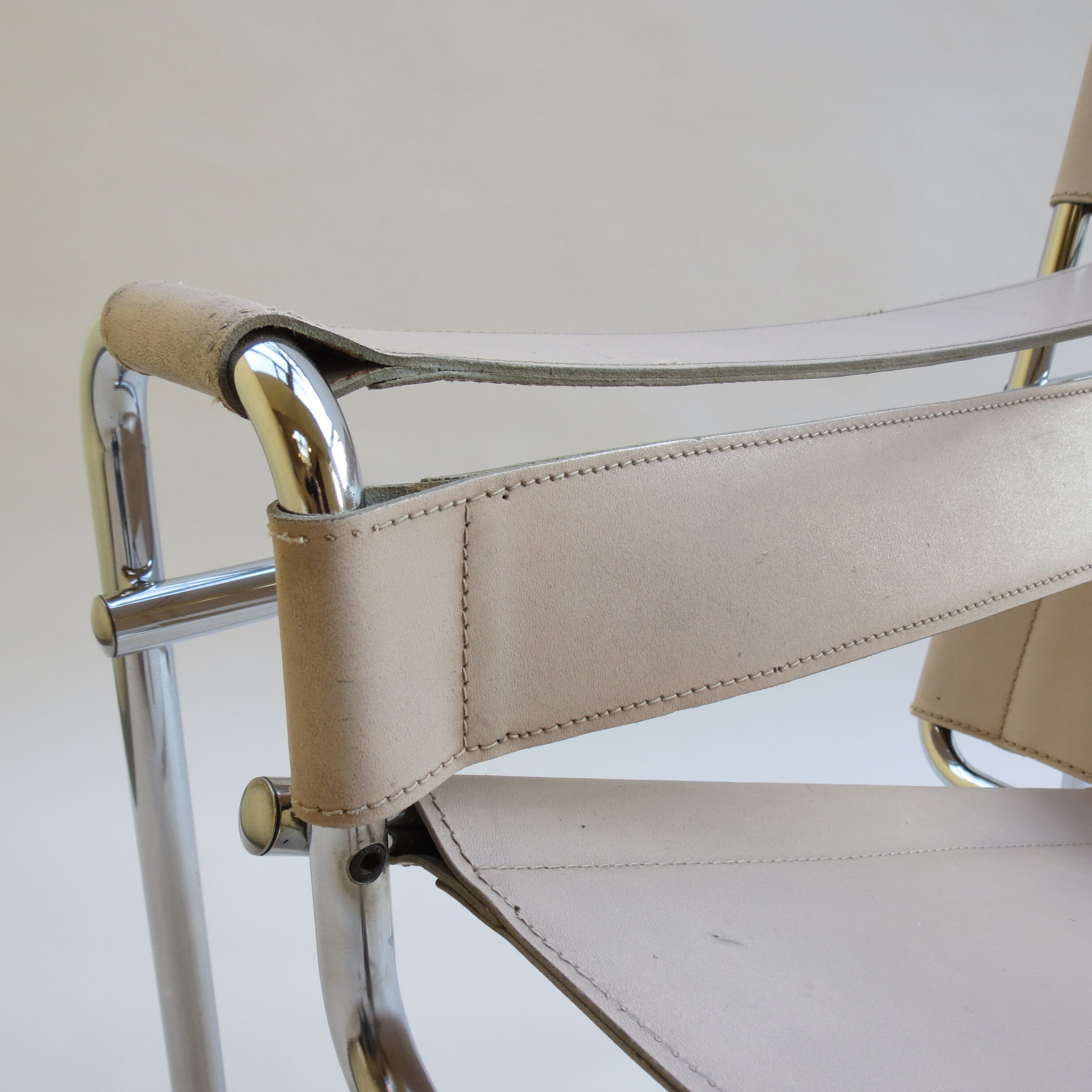 Fauteuil Wassily en cuir couleur crème de Marcel Breuer pour Gavina, Italie Bauhaus