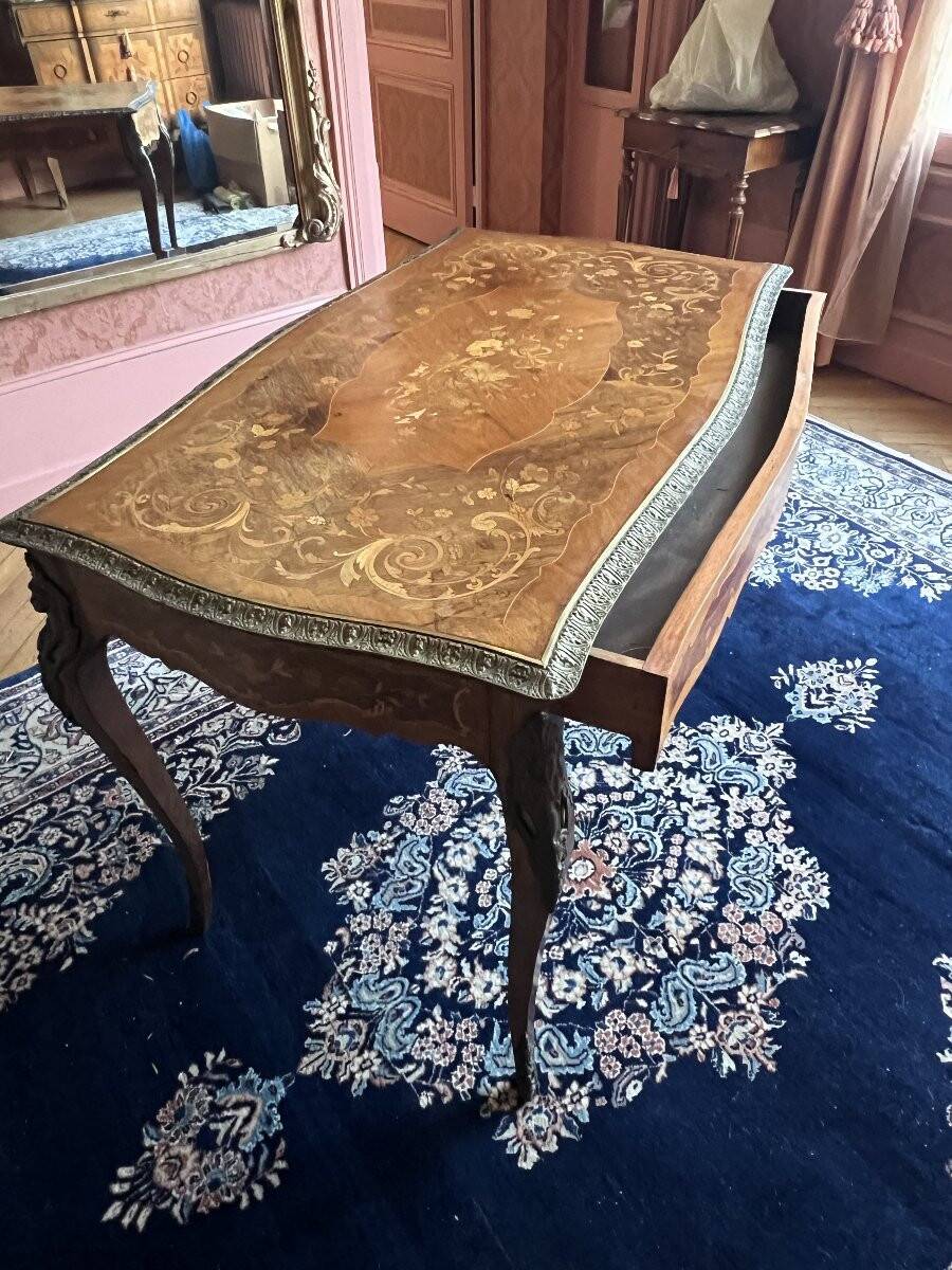 Desk, rosewood marquetry table, bronze ornaments dating from the late 19th century.