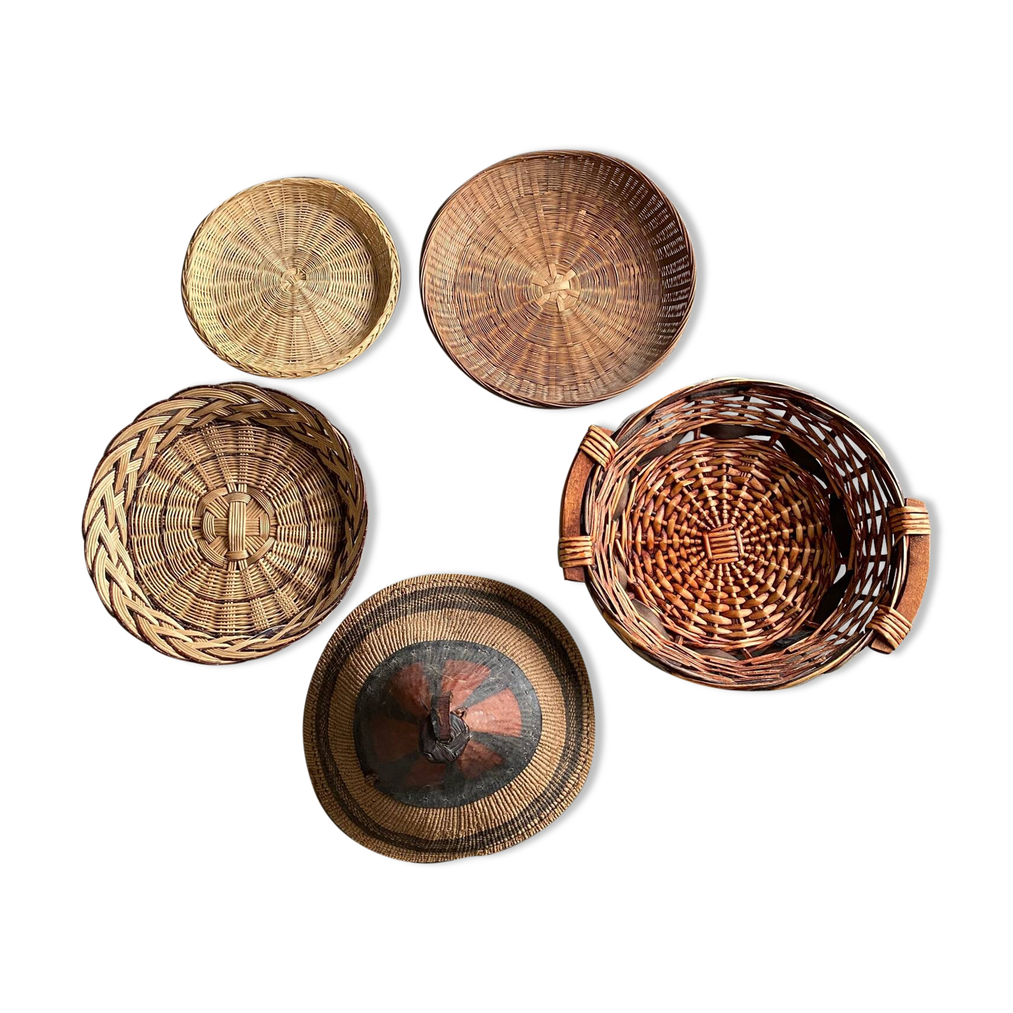 Lot of 5 baskets for wall decoration.