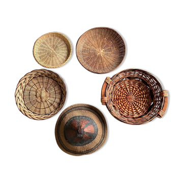 Lot of 5 baskets for wall decoration.