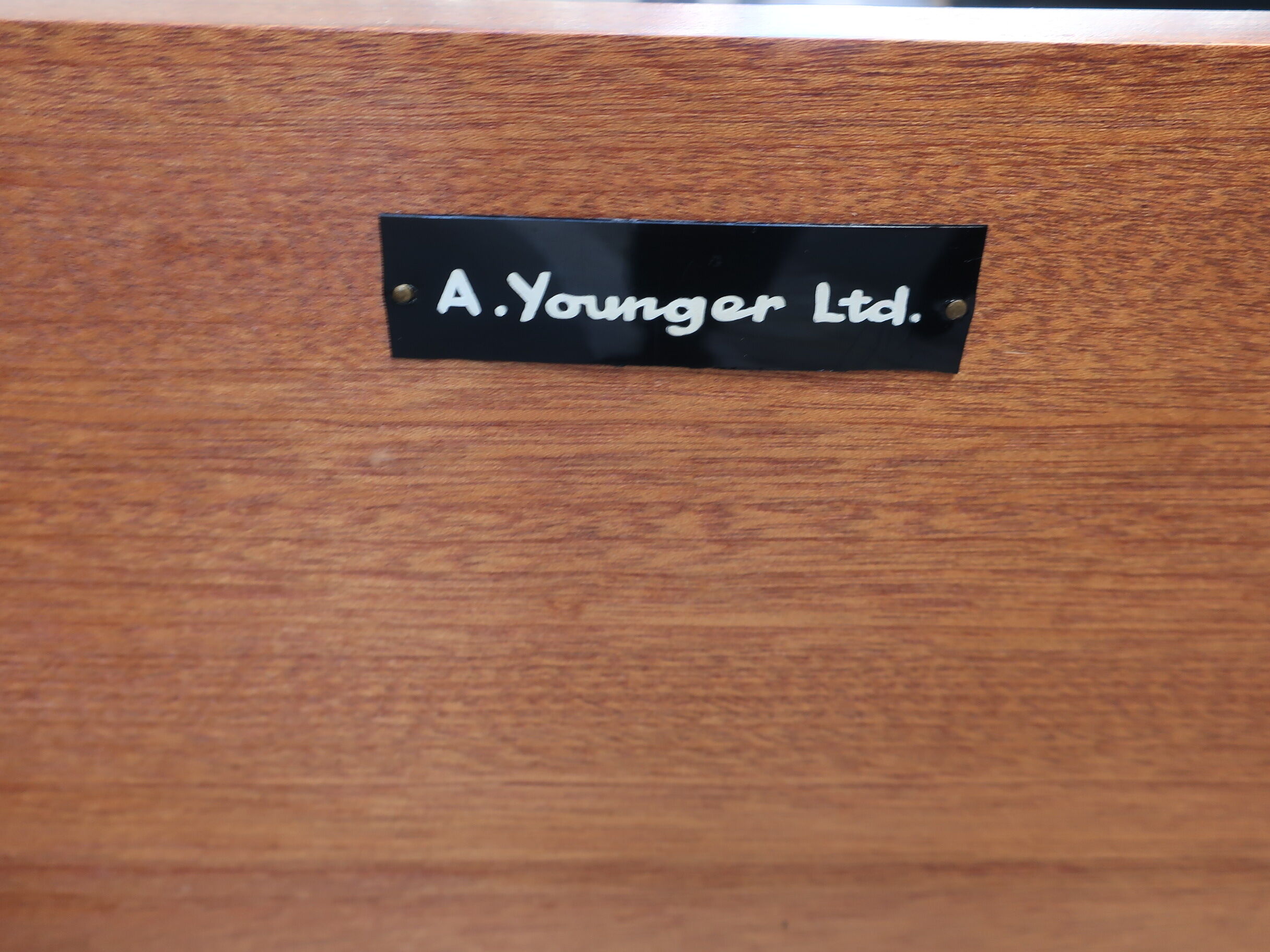 Edition Younger sideboard 60