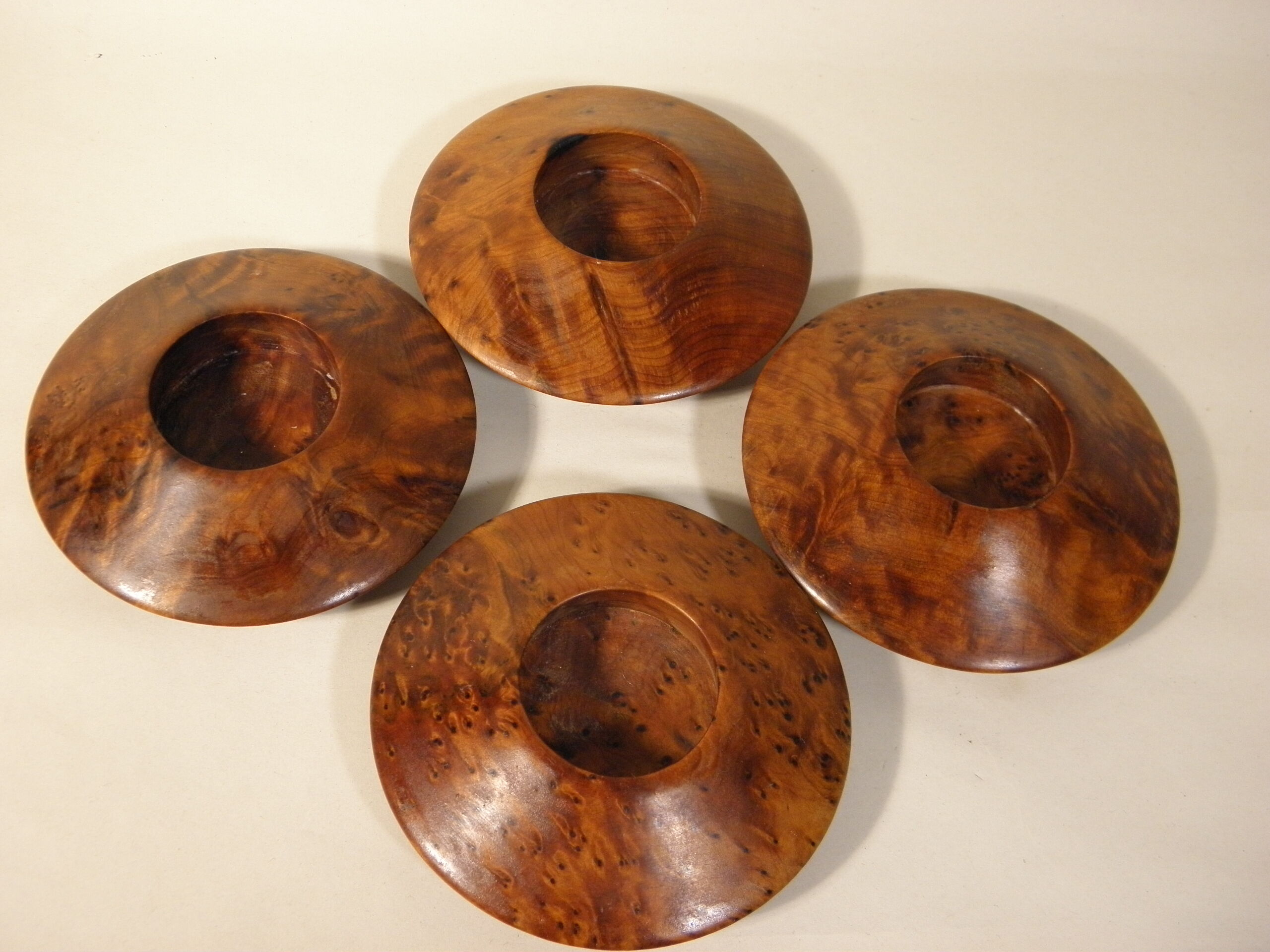 Lot of 4 candlesticks in thuya magnifying glass