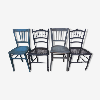 Set de quatre chaises dépareillées