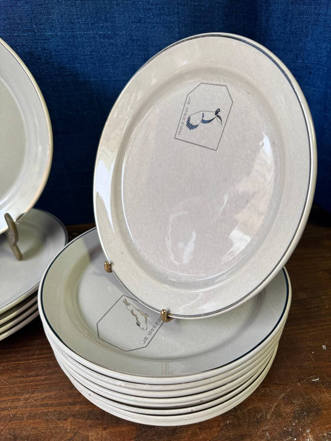Art Deco hunting service, 22 pieces in ceramic.