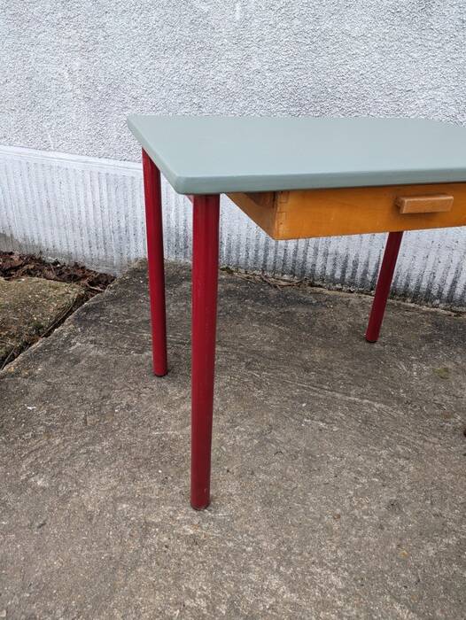 Desk and chair set (kindergarten)