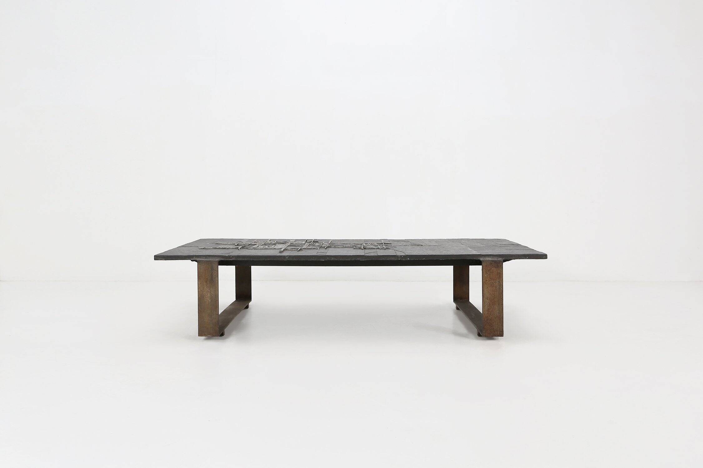 Table basse brutaliste signée à la main par Pia Manu, années 1960