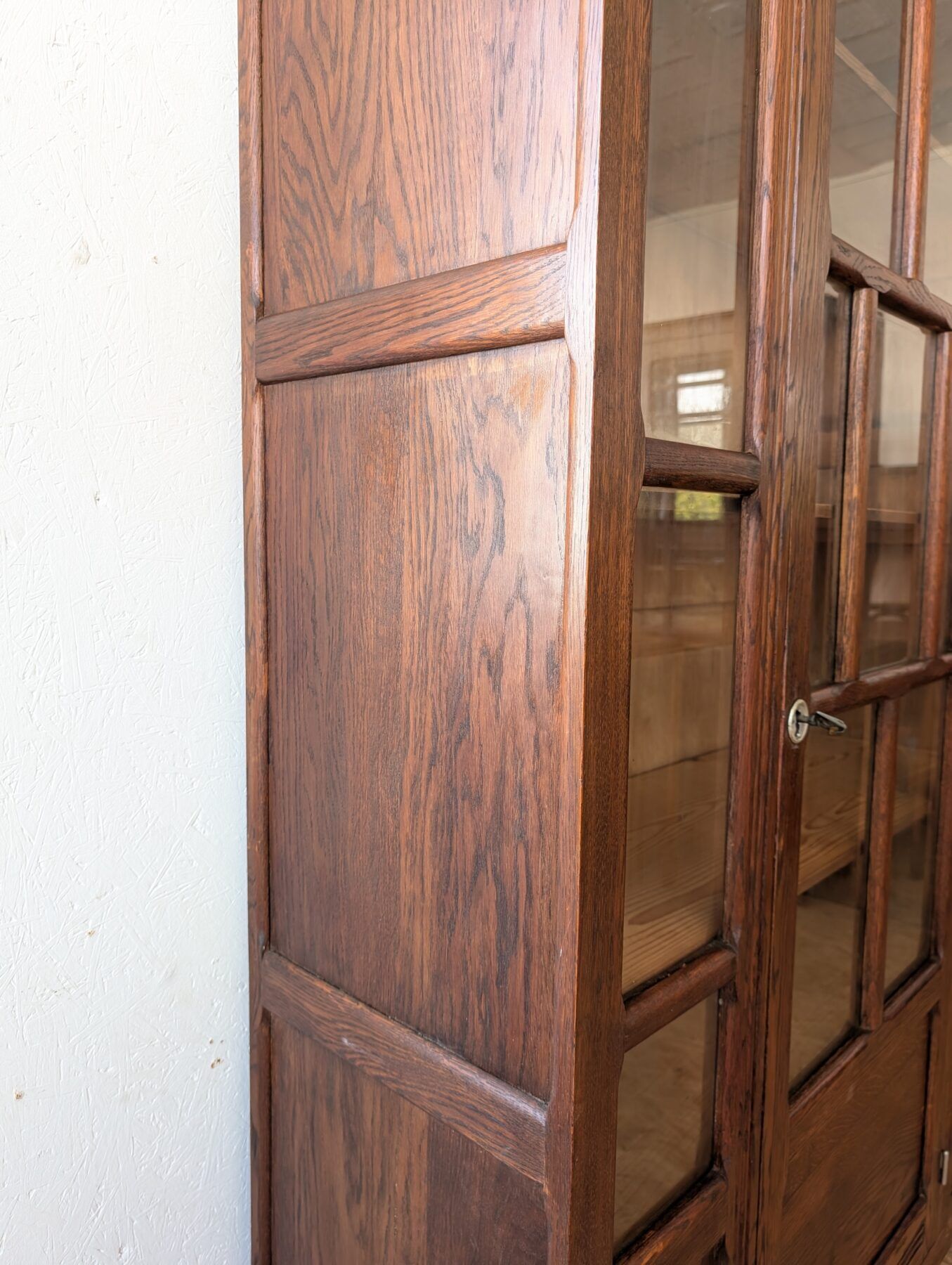 Armoire vitrée chêne massif des années 40/50