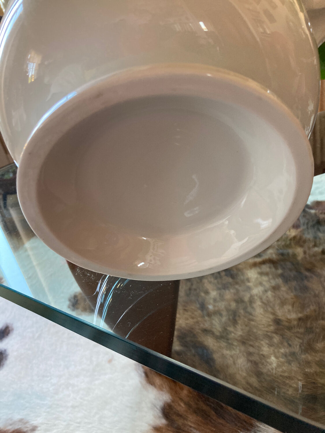 White porcelain pot cover