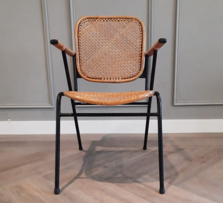 1950s chair in black metal and braided rattan