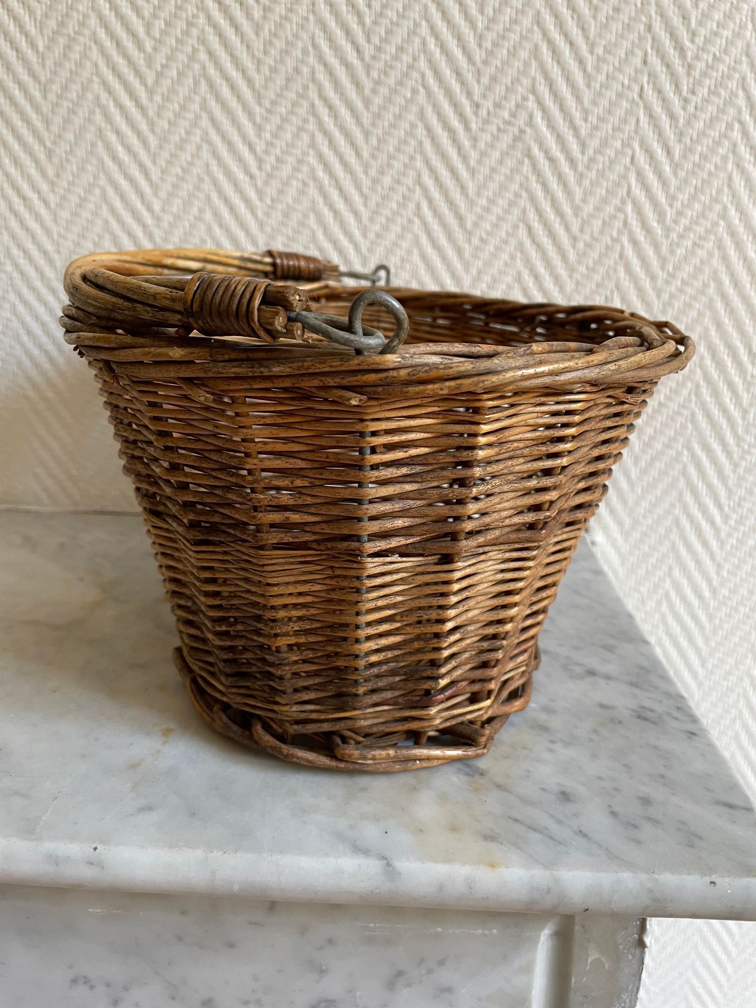 Small wicker basket