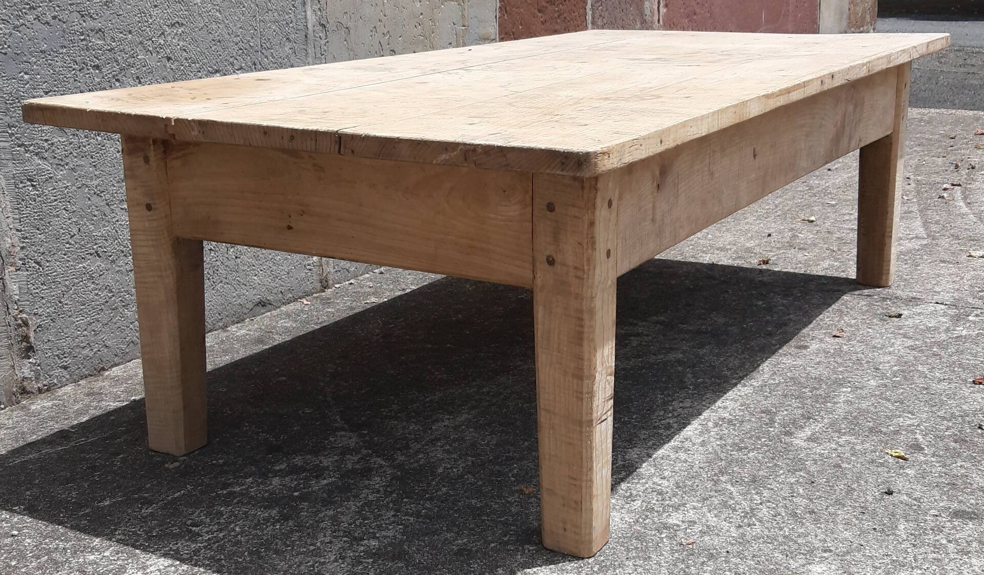 Oak coffee table. (150x73cm)