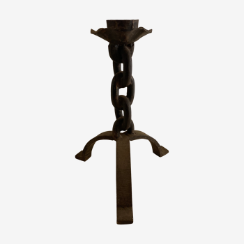 Brutalist chain-shaped candle holder