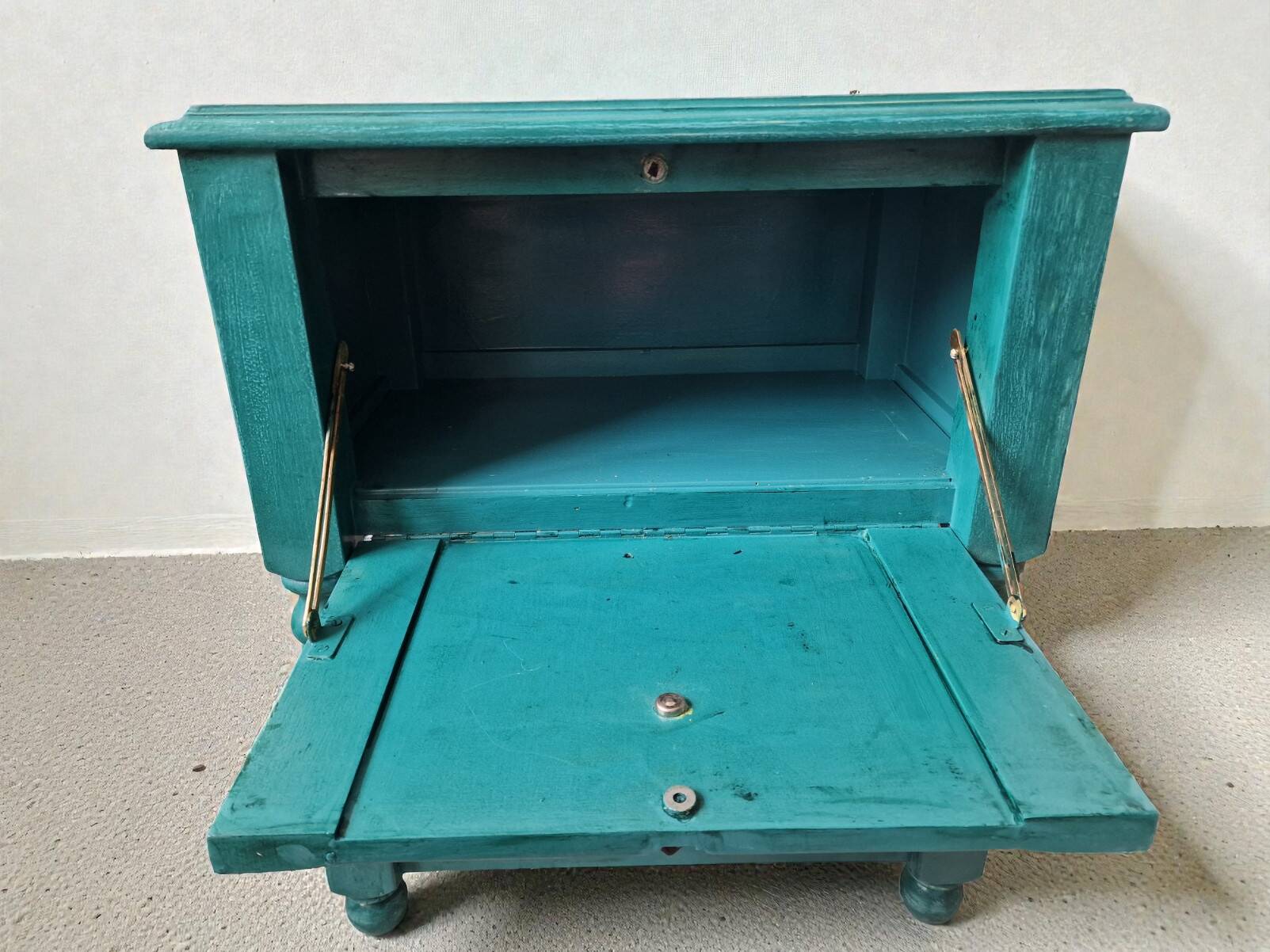 Small side table / large bedside table