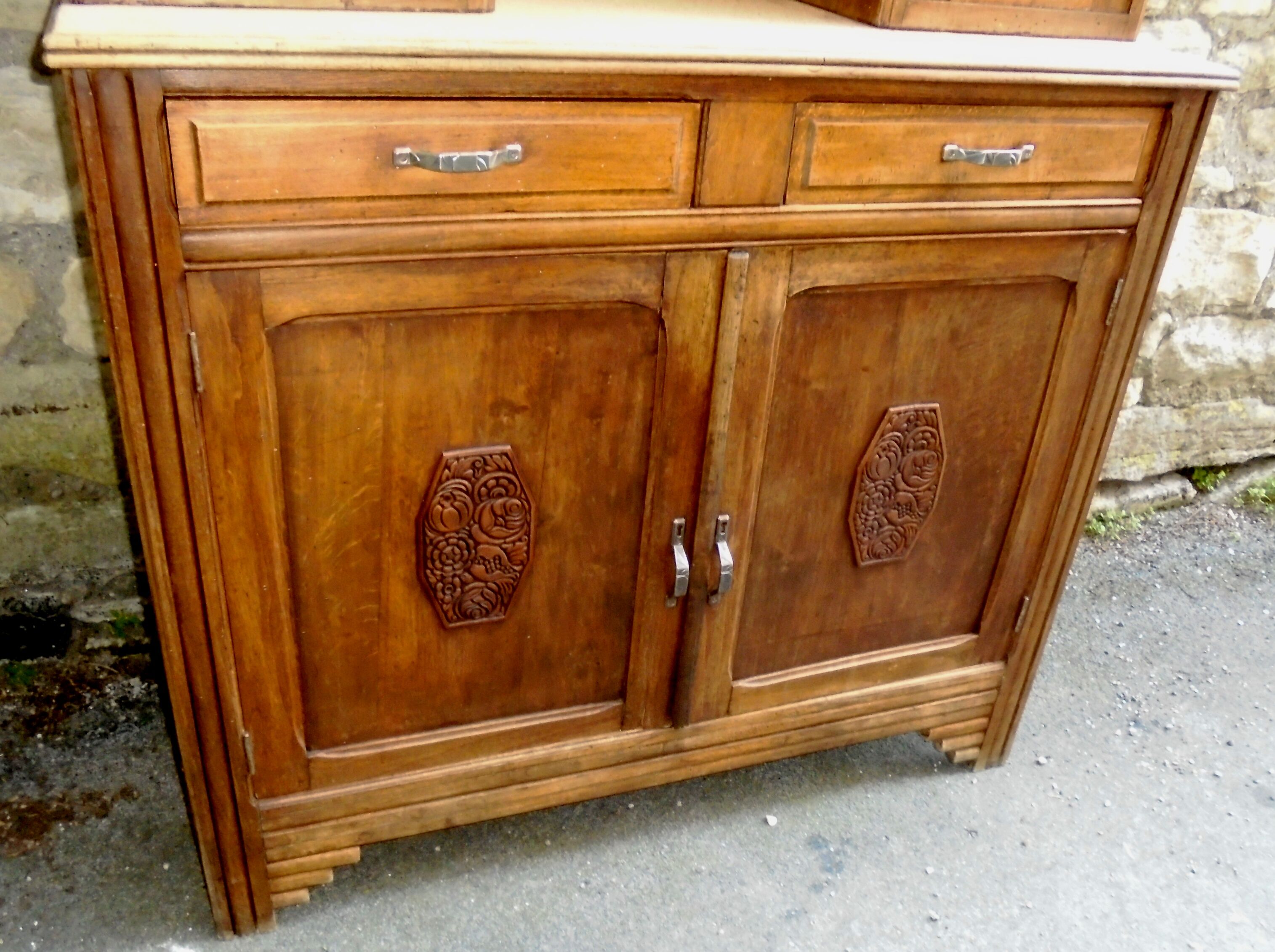 Double-body glass buffet