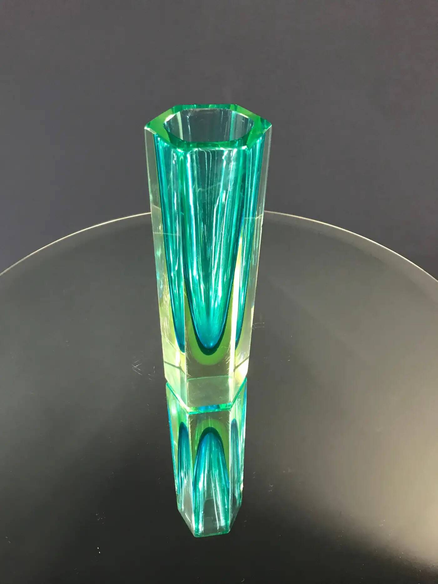 Faceted Murano 'Sommerso' Glass Vase Attributed to Mandruzzato, circa 1960-1969