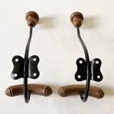 Duo de patères anciennes en bois et métal